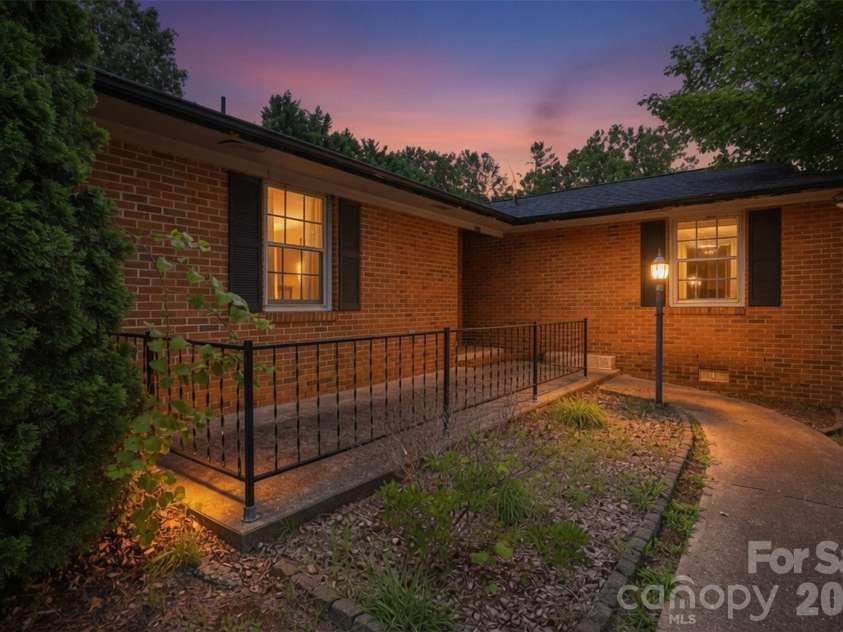 2111 24th Street, Hickory, NC 28601.  MLS# CAR4409125, YatesRealty ID 40734. 