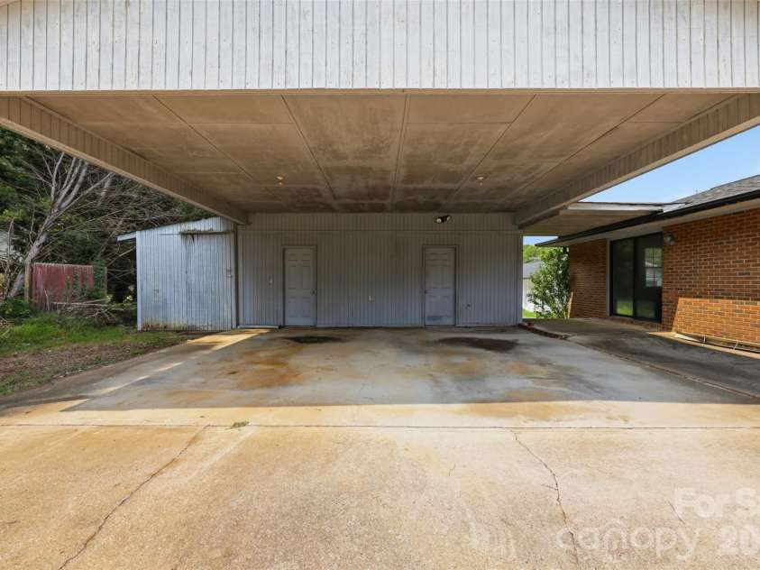2111 24th Street, Hickory, NC 28601.  MLS# CAR4409125, YatesRealty ID 40734. 