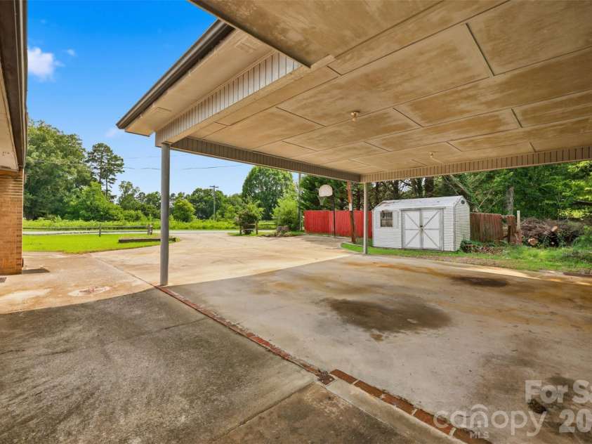 2111 24th Street, Hickory, NC 28601.  MLS# CAR4409125, YatesRealty ID 40734. 