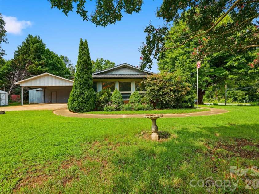 2111 24th Street, Hickory, NC 28601.  MLS# CAR4409125, YatesRealty ID 40734. 