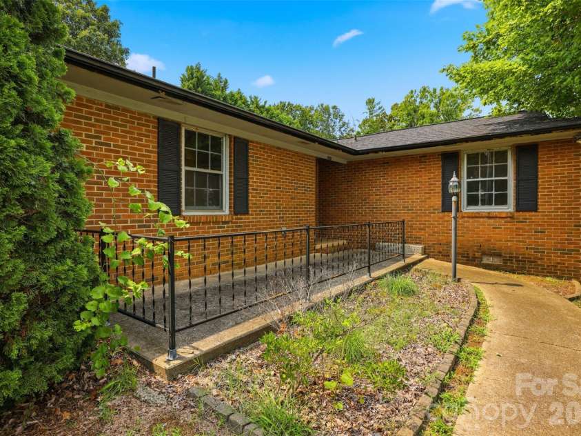 2111 24th Street, Hickory, NC 28601.  MLS# CAR4409125, YatesRealty ID 40734. 