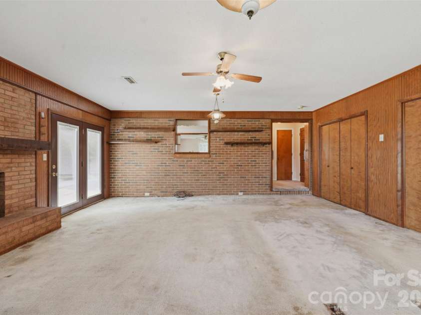 2111 24th Street, Hickory, NC 28601.  MLS# CAR4409125, YatesRealty ID 40734. 