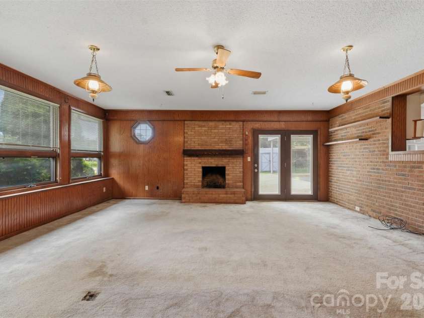 2111 24th Street, Hickory, NC 28601.  MLS# CAR4409125, YatesRealty ID 40734. 