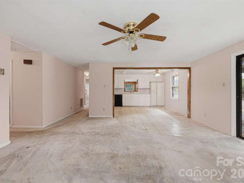 2111 24th Street, Hickory, NC 28601.  MLS# CAR4409125, YatesRealty ID 40734. 