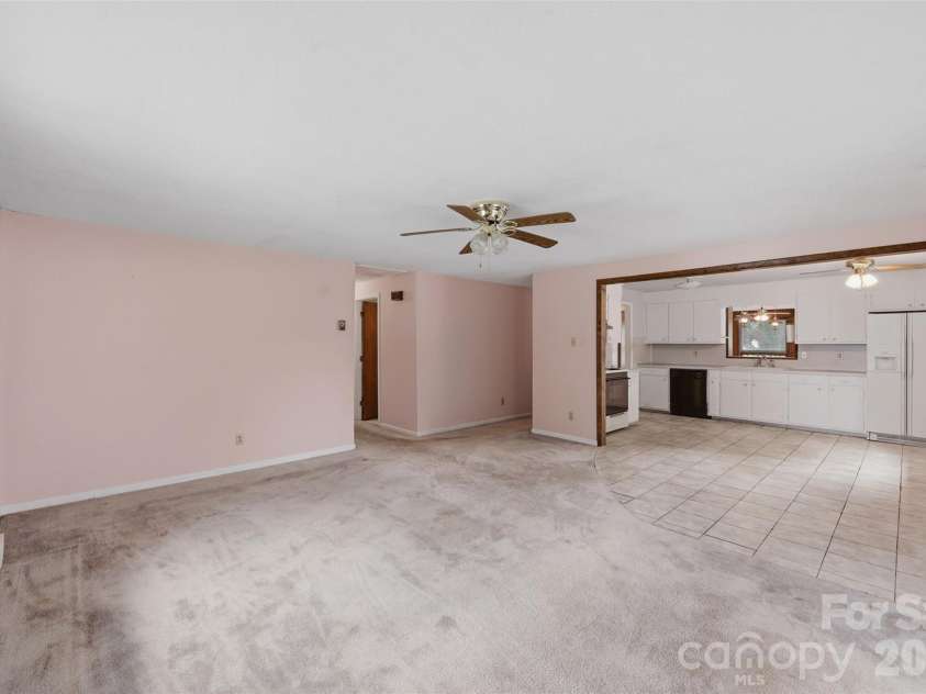 2111 24th Street, Hickory, NC 28601.  MLS# CAR4409125, YatesRealty ID 40734. 