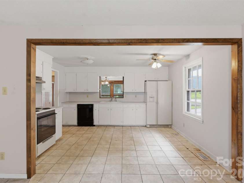 2111 24th Street, Hickory, NC 28601.  MLS# CAR4409125, YatesRealty ID 40734. 