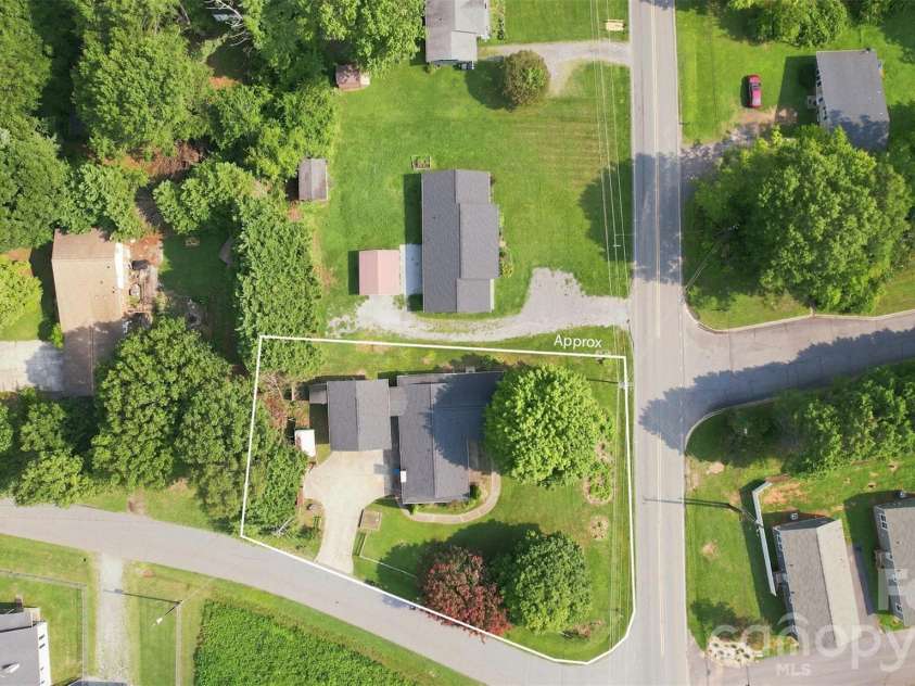 2111 24th Street, Hickory, NC 28601.  MLS# CAR4409125, YatesRealty ID 40734. 