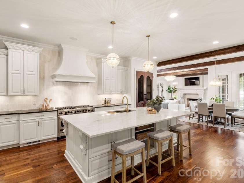 8626 Longview Club Drive, Waxhaw, NC 28173.  MLS# CAR4405901, YatesRealty ID 40735. Newly updated kitchen