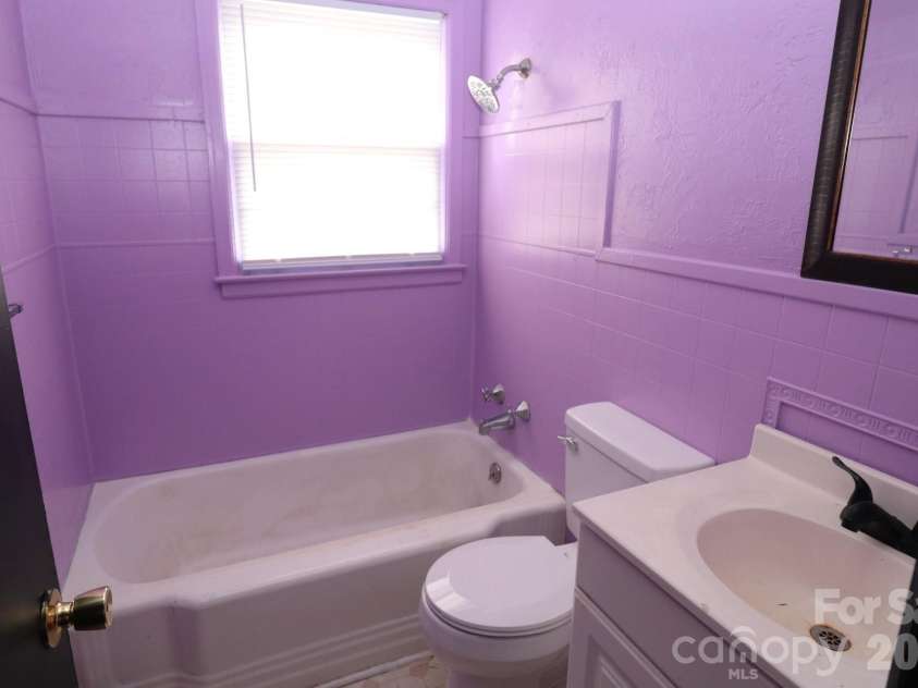 608 Westwood Circle, Gastonia, NC 28052.  MLS# CAR4409426, YatesRealty ID 40736. Bathroom