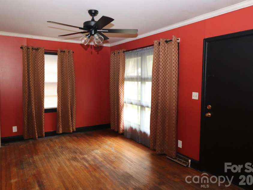 608 Westwood Circle, Gastonia, NC 28052.  MLS# CAR4409426, YatesRealty ID 40736. Living Room