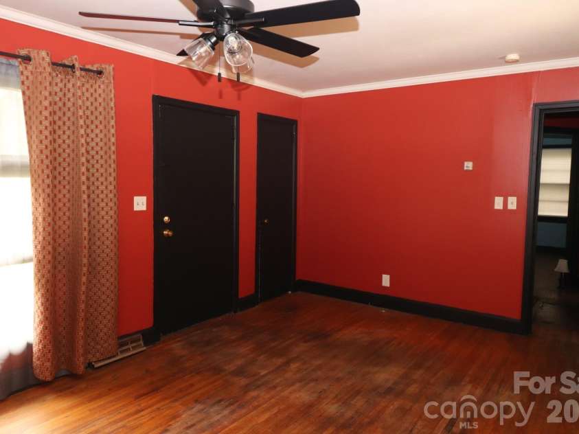 608 Westwood Circle, Gastonia, NC 28052.  MLS# CAR4409426, YatesRealty ID 40736. Living Room
