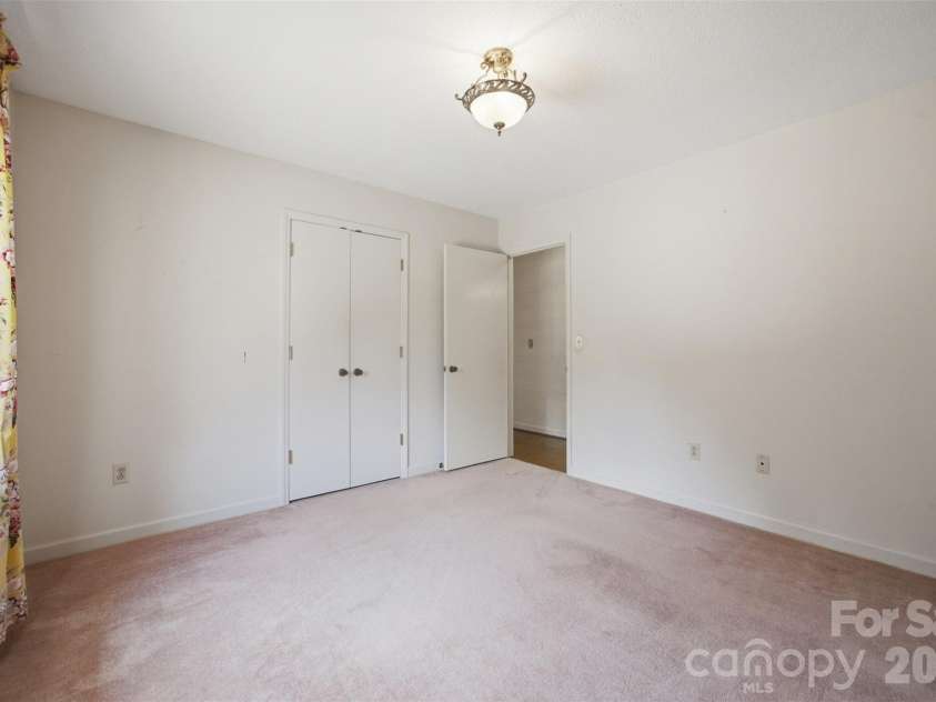 3721 9th Street Drive, Hickory, NC 28601.  MLS# CAR4404973, YatesRealty ID 40739. 