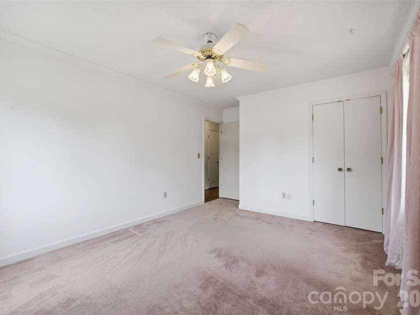 3721 9th Street Drive, Hickory, NC 28601.  MLS# CAR4404973, YatesRealty ID 40739. 