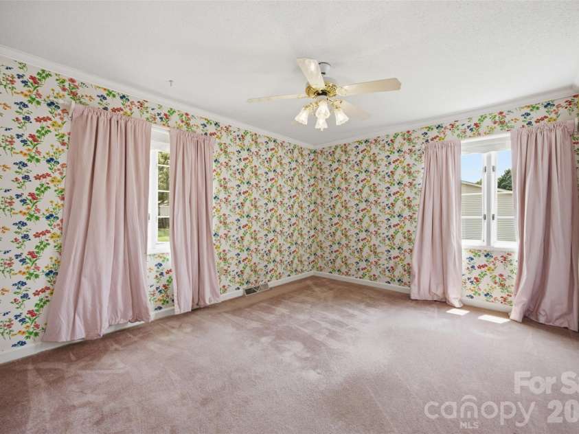 3721 9th Street Drive, Hickory, NC 28601.  MLS# CAR4404973, YatesRealty ID 40739. 
