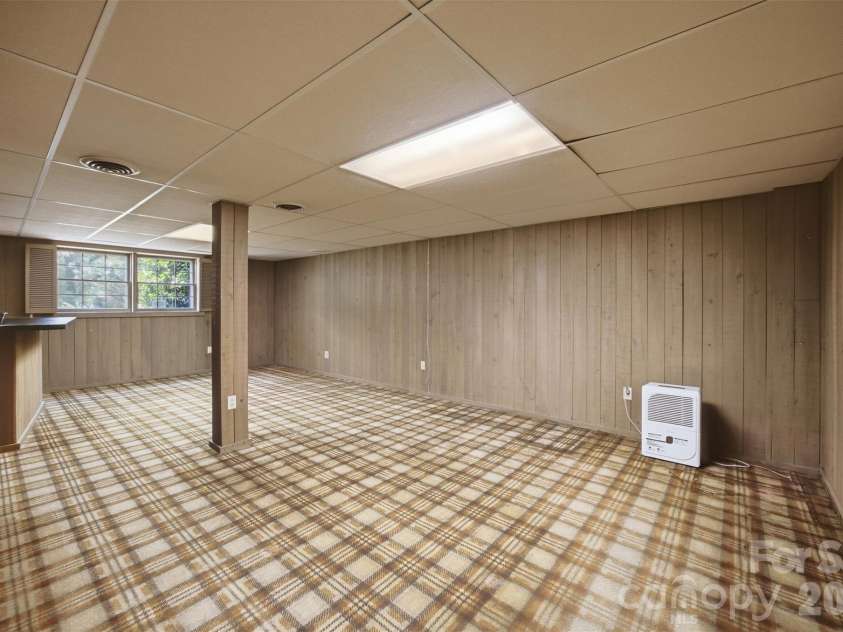 3721 9th Street Drive, Hickory, NC 28601.  MLS# CAR4404973, YatesRealty ID 40739. 
