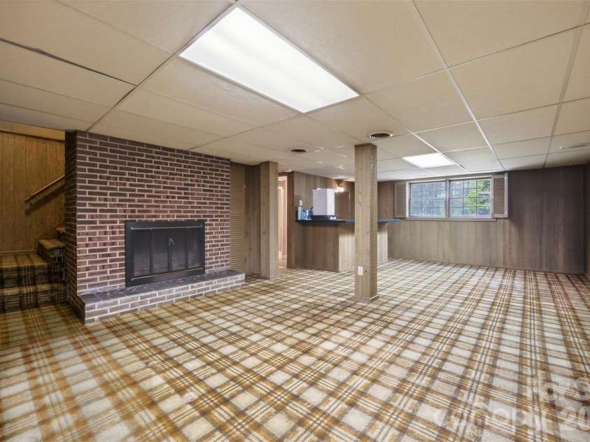 3721 9th Street Drive, Hickory, NC 28601.  MLS# CAR4404973, YatesRealty ID 40739. 