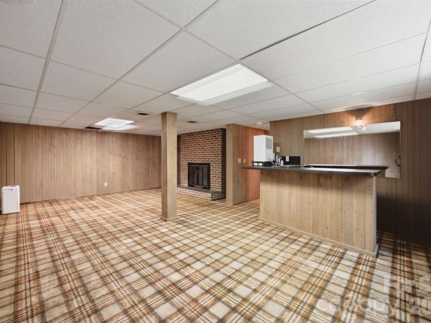 3721 9th Street Drive, Hickory, NC 28601.  MLS# CAR4404973, YatesRealty ID 40739. 