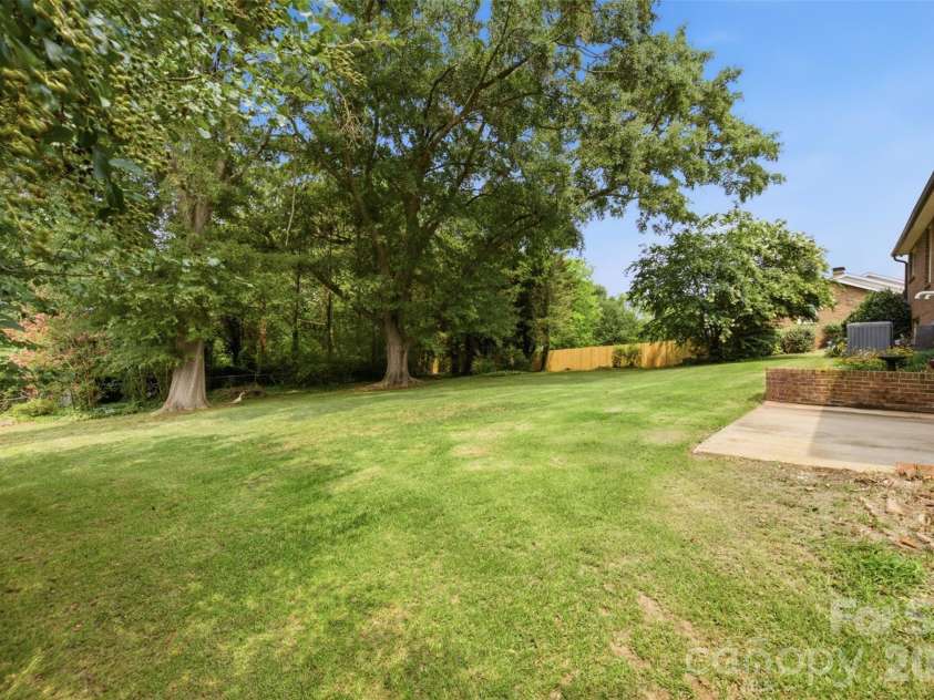 3721 9th Street Drive, Hickory, NC 28601.  MLS# CAR4404973, YatesRealty ID 40739. 