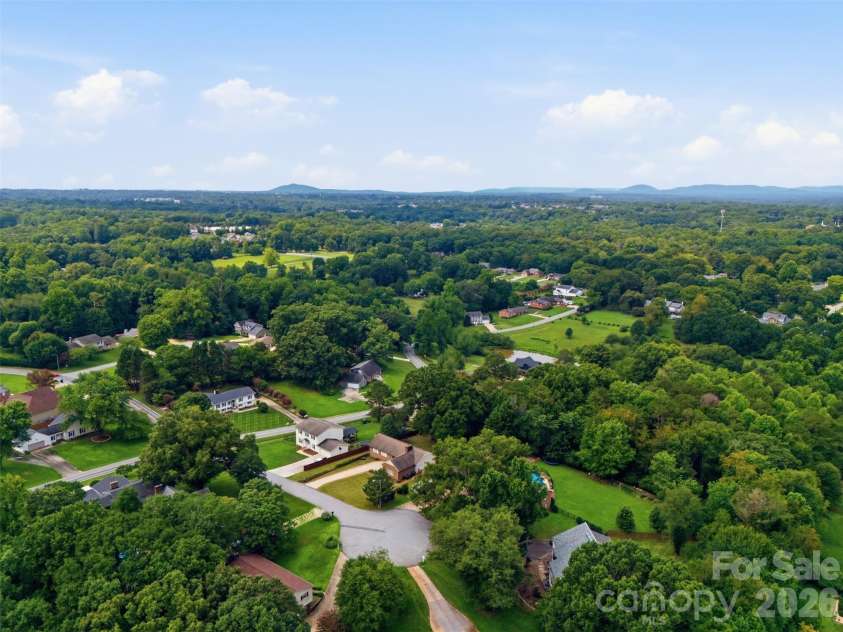 3721 9th Street Drive, Hickory, NC 28601.  MLS# CAR4404973, YatesRealty ID 40739. 