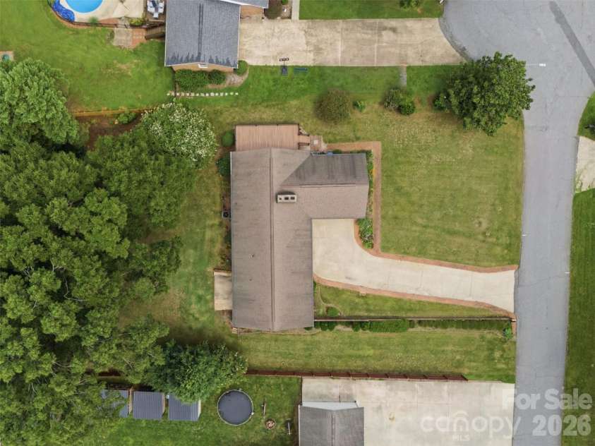 3721 9th Street Drive, Hickory, NC 28601.  MLS# CAR4404973, YatesRealty ID 40739. 