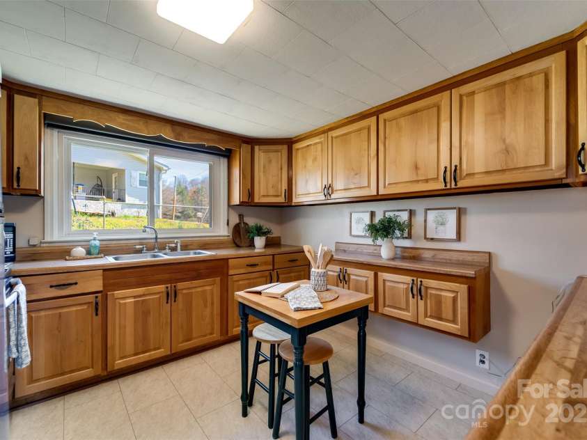 101 Astro Drive, Sylva, NC 28779.  MLS# CAR4241179, YatesRealty ID 4074. 