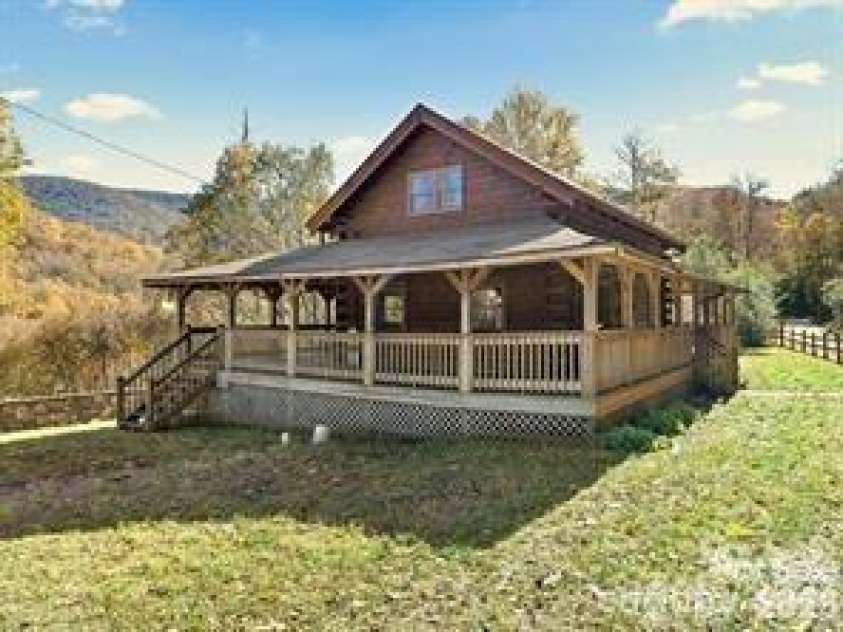 967 Spruce Flats Road, Maggie Valley, NC 28751.  MLS# CAR4400597, YatesRealty ID 40741. 