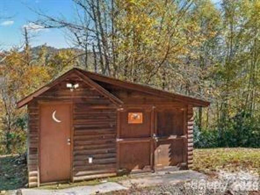 967 Spruce Flats Road, Maggie Valley, NC 28751.  MLS# CAR4400597, YatesRealty ID 40741. 