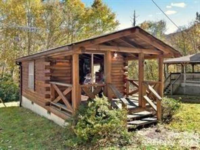 967 Spruce Flats Road, Maggie Valley, NC 28751.  MLS# CAR4400597, YatesRealty ID 40741. 