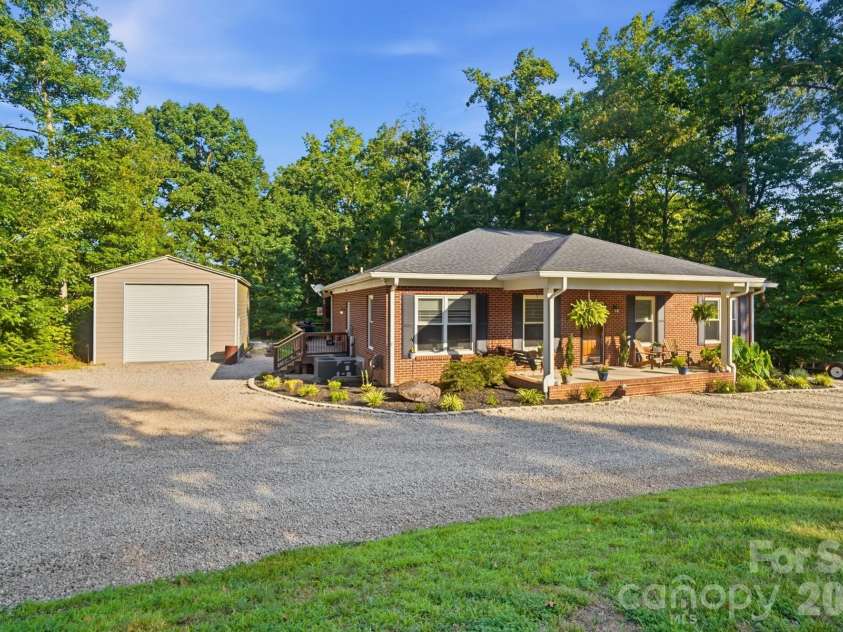 4739 Mountain Island Drive, Charlotte, NC 28214.  MLS# CAR4405083, YatesRealty ID 40744. 