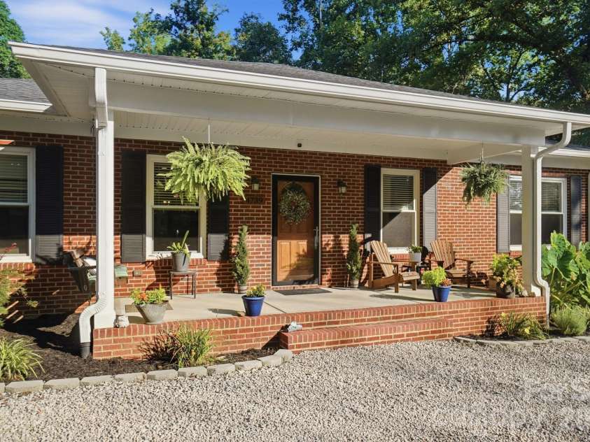 4739 Mountain Island Drive, Charlotte, NC 28214.  MLS# CAR4405083, YatesRealty ID 40744. 