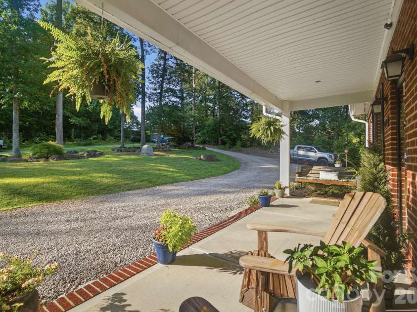 4739 Mountain Island Drive, Charlotte, NC 28214.  MLS# CAR4405083, YatesRealty ID 40744. 