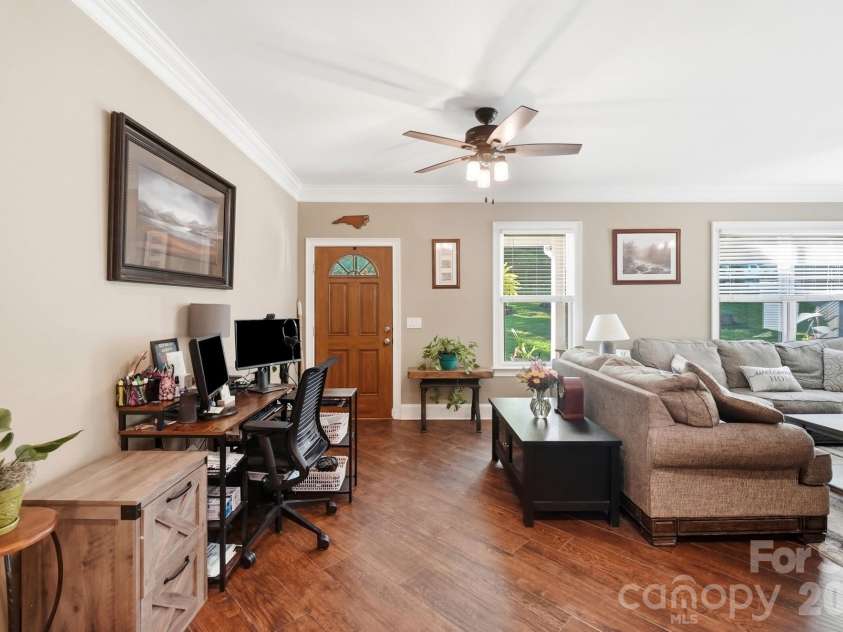 4739 Mountain Island Drive, Charlotte, NC 28214.  MLS# CAR4405083, YatesRealty ID 40744. 
