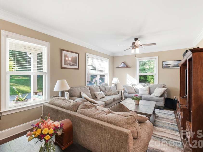 4739 Mountain Island Drive, Charlotte, NC 28214.  MLS# CAR4405083, YatesRealty ID 40744. 
