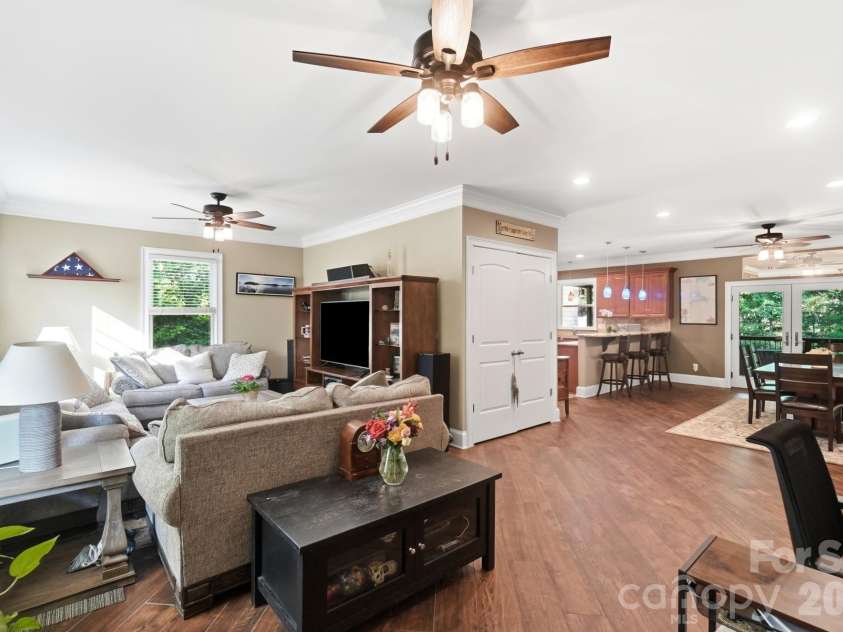 4739 Mountain Island Drive, Charlotte, NC 28214.  MLS# CAR4405083, YatesRealty ID 40744. 