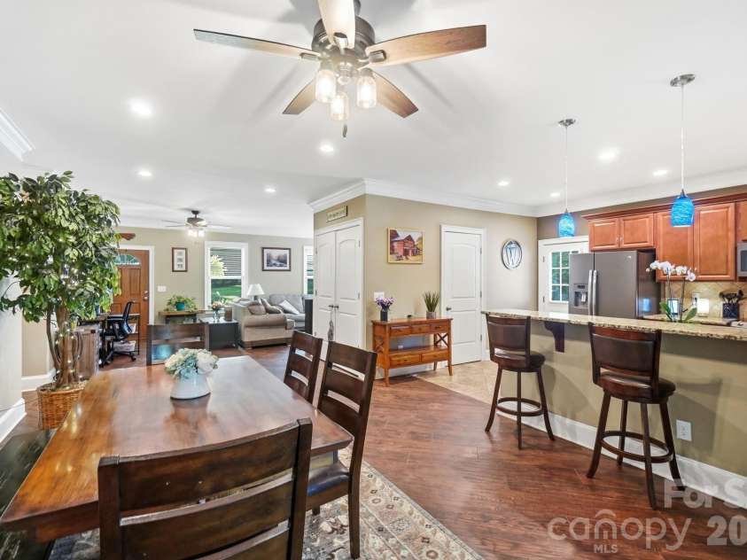 4739 Mountain Island Drive, Charlotte, NC 28214.  MLS# CAR4405083, YatesRealty ID 40744. 