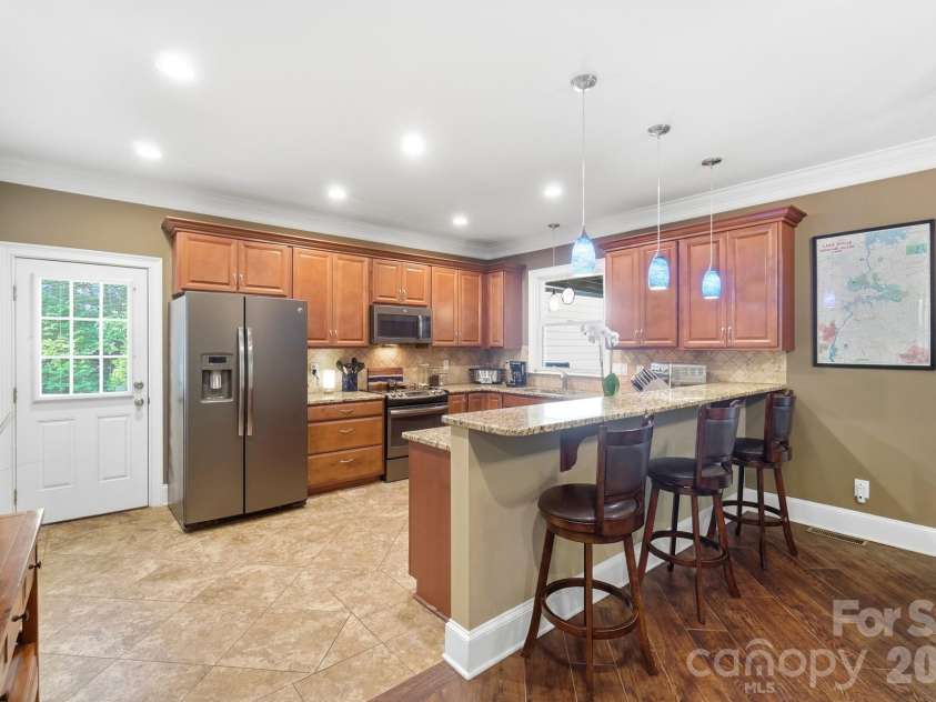 4739 Mountain Island Drive, Charlotte, NC 28214.  MLS# CAR4405083, YatesRealty ID 40744. 