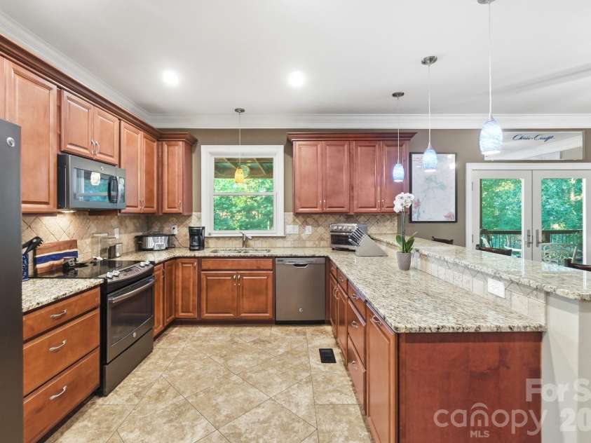 4739 Mountain Island Drive, Charlotte, NC 28214.  MLS# CAR4405083, YatesRealty ID 40744. 