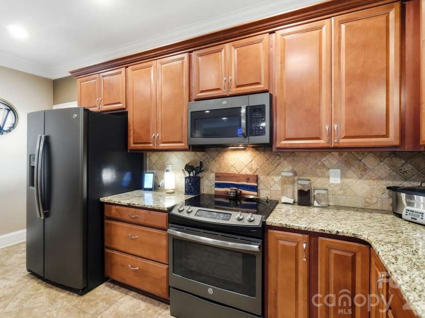 4739 Mountain Island Drive, Charlotte, NC 28214.  MLS# CAR4405083, YatesRealty ID 40744. 