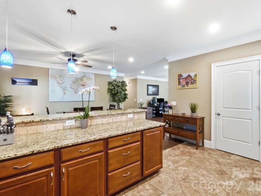 4739 Mountain Island Drive, Charlotte, NC 28214.  MLS# CAR4405083, YatesRealty ID 40744. 