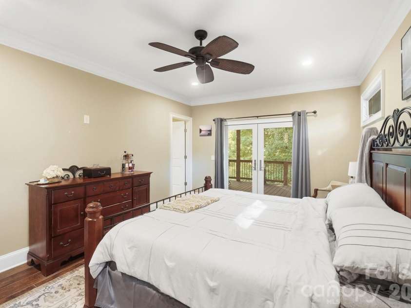 4739 Mountain Island Drive, Charlotte, NC 28214.  MLS# CAR4405083, YatesRealty ID 40744. 