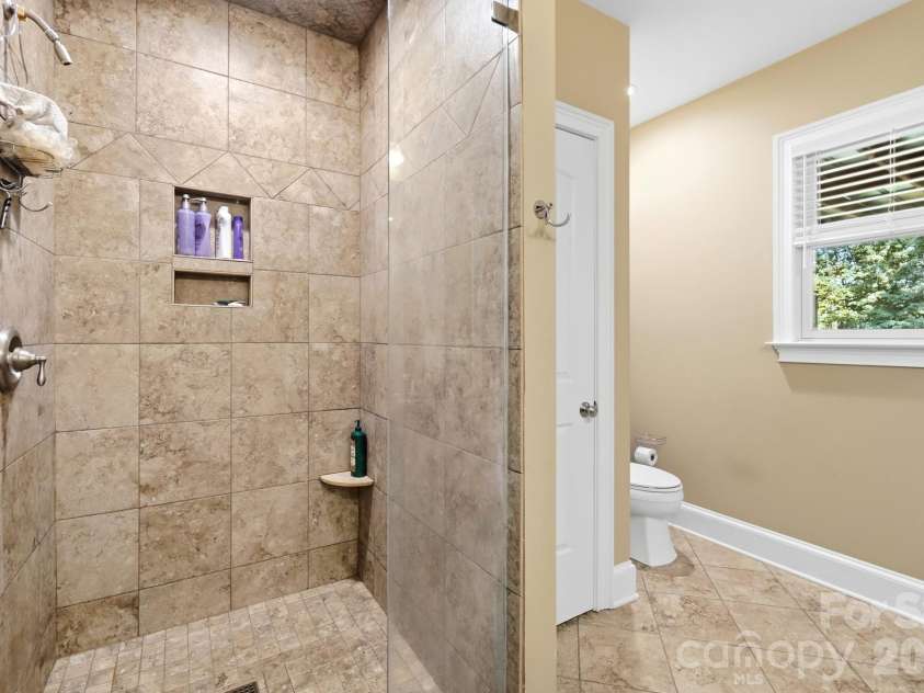 4739 Mountain Island Drive, Charlotte, NC 28214.  MLS# CAR4405083, YatesRealty ID 40744. 