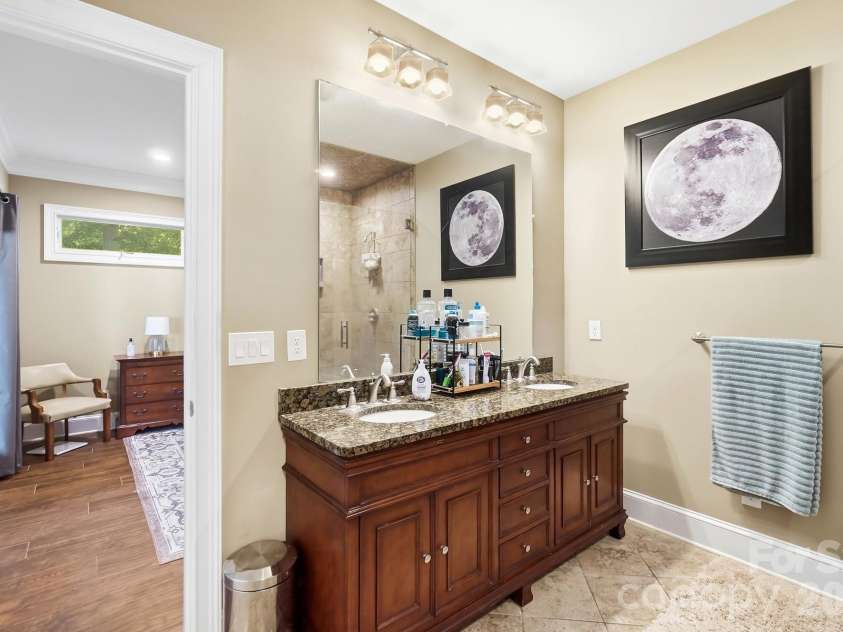 4739 Mountain Island Drive, Charlotte, NC 28214.  MLS# CAR4405083, YatesRealty ID 40744. 