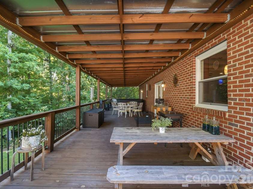 4739 Mountain Island Drive, Charlotte, NC 28214.  MLS# CAR4405083, YatesRealty ID 40744. 