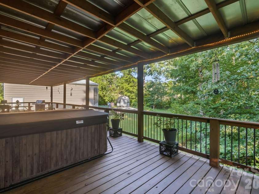 4739 Mountain Island Drive, Charlotte, NC 28214.  MLS# CAR4405083, YatesRealty ID 40744. 