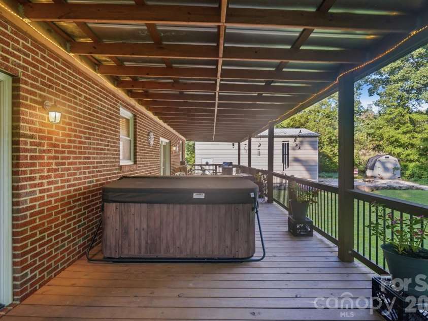 4739 Mountain Island Drive, Charlotte, NC 28214.  MLS# CAR4405083, YatesRealty ID 40744. 
