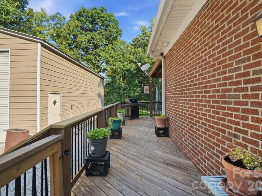 4739 Mountain Island Drive, Charlotte, NC 28214.  MLS# CAR4405083, YatesRealty ID 40744. 