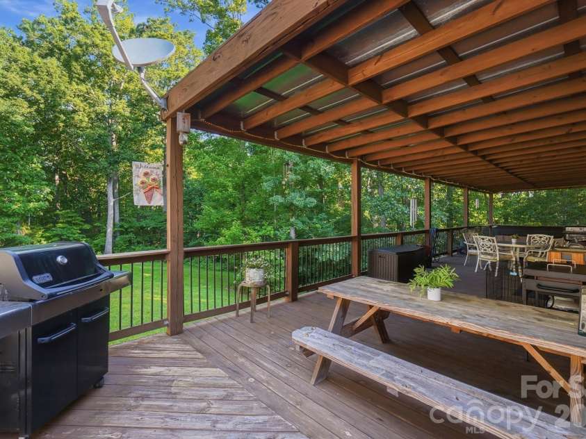 4739 Mountain Island Drive, Charlotte, NC 28214.  MLS# CAR4405083, YatesRealty ID 40744. 