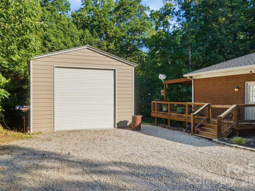 4739 Mountain Island Drive, Charlotte, NC 28214.  MLS# CAR4405083, YatesRealty ID 40744. 