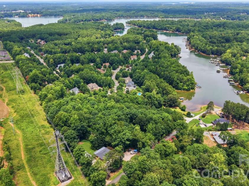 4739 Mountain Island Drive, Charlotte, NC 28214.  MLS# CAR4405083, YatesRealty ID 40744. 
