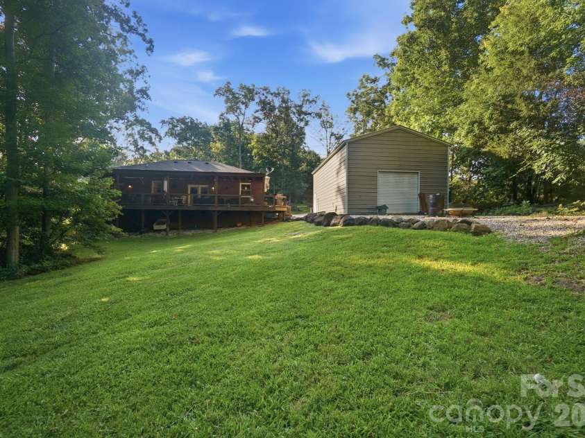 4739 Mountain Island Drive, Charlotte, NC 28214.  MLS# CAR4405083, YatesRealty ID 40744. Back yard
